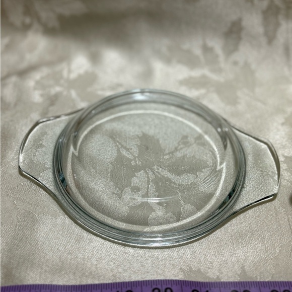 Vintage Pyrex White and Blue Floral Casserole Dish - Picture 7 of 10